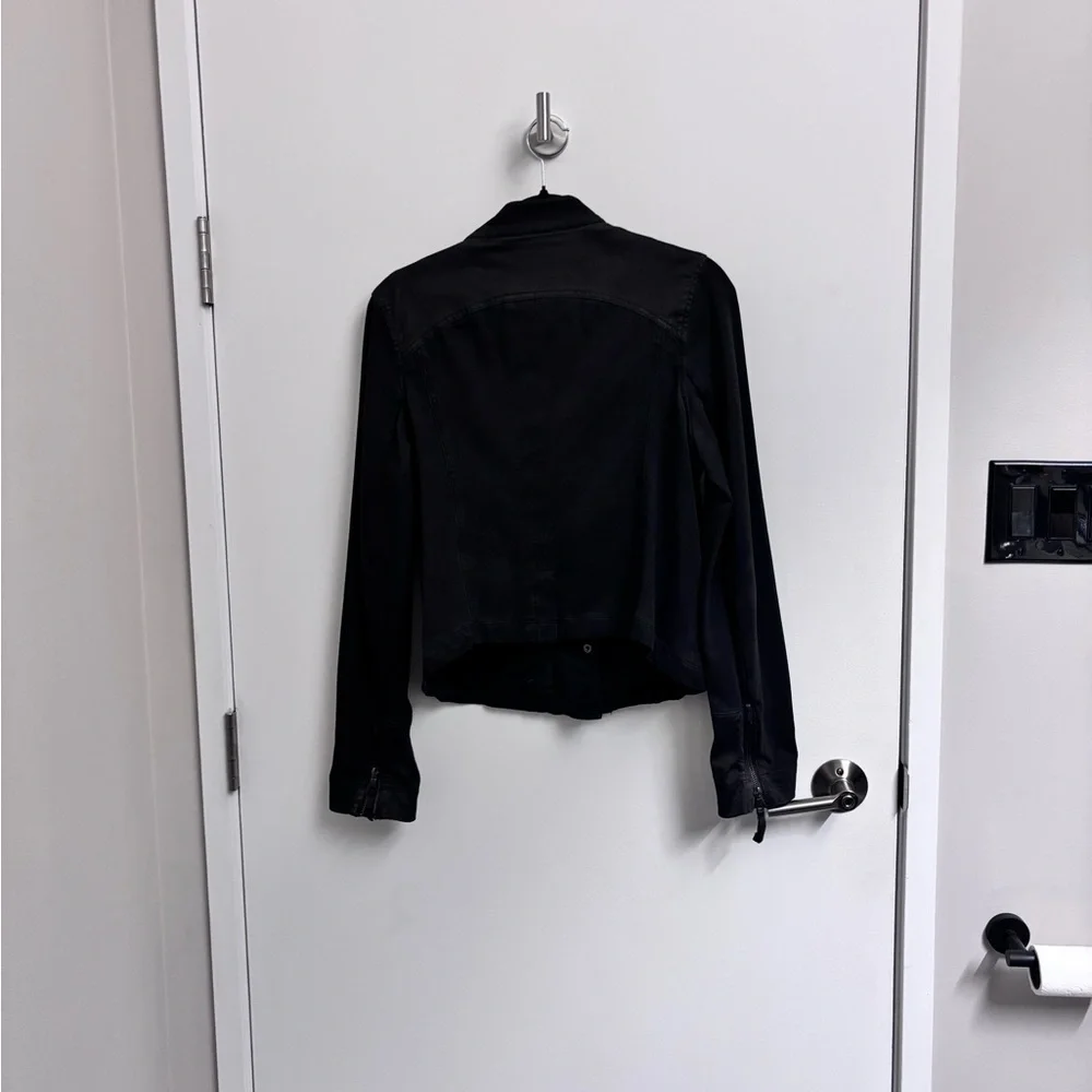Casual jacket with leather detail